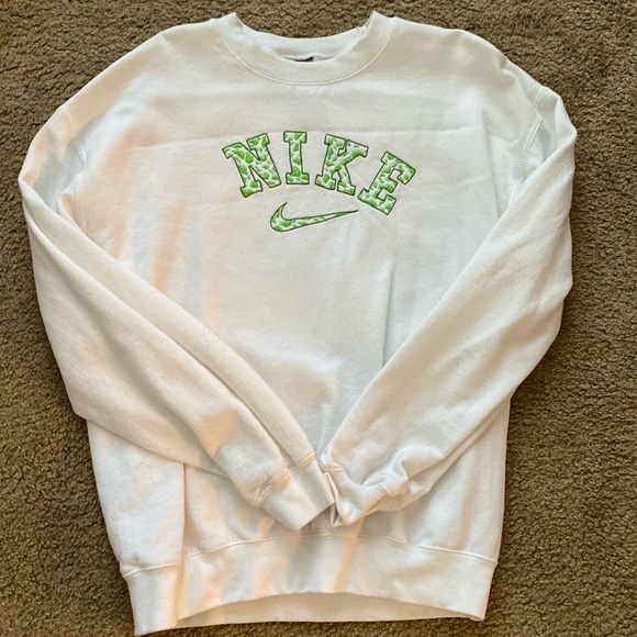 Nike embroidered White Crewneck Sweatshirt - Picture 1 of 2